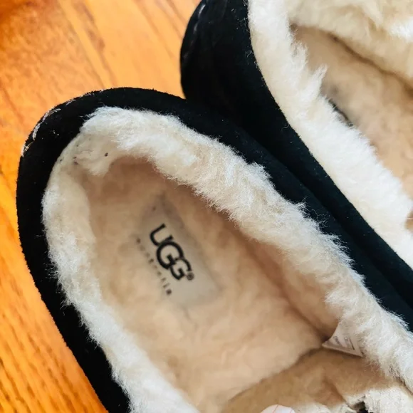 UGG Women’s Black Suede Loafers with Cream Lining. Size 8 - Picture 2 of 6